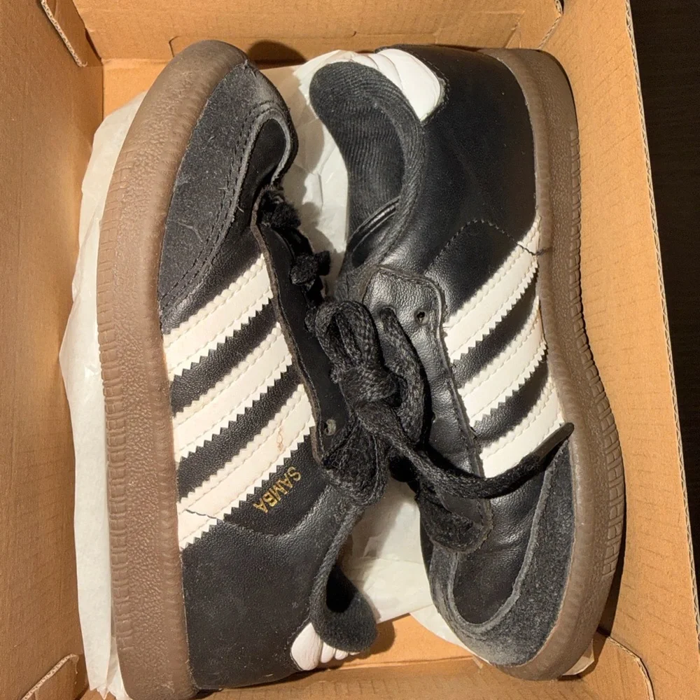 adidas Black, White Samba Soccer Sneakers 10.5 K